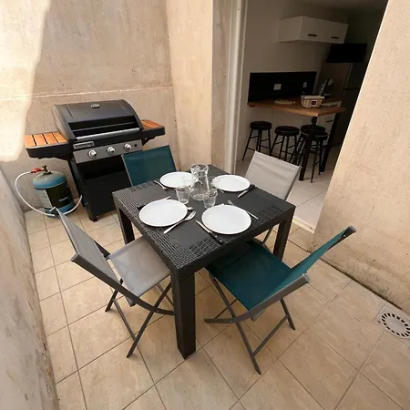 Maison Du Colombier 아파트 *